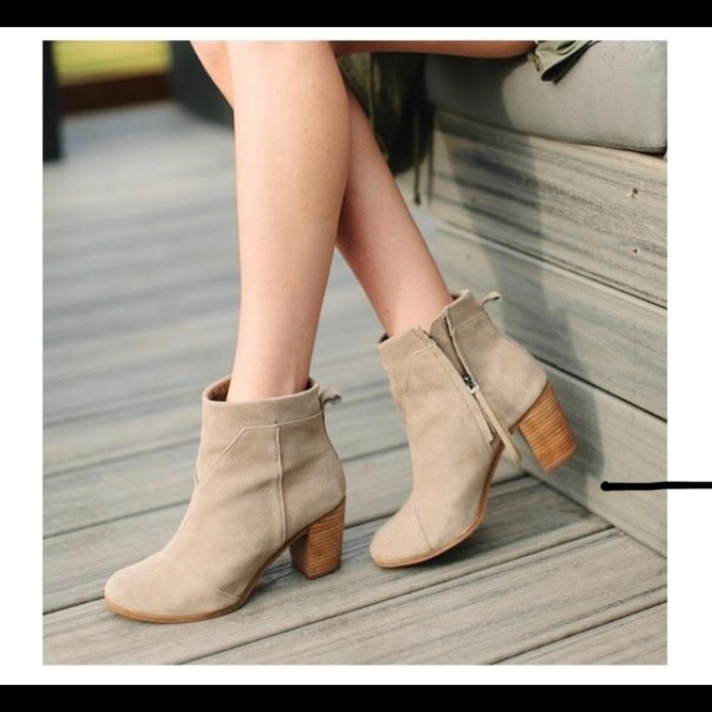 Practically NIB Toms Lunata booties, taupe suede